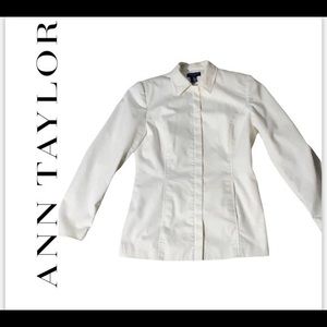 Ann Taylor Stretch white light jacket with pockets full hiden zipper sz 2 cotton